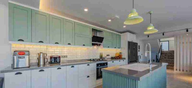 Stylish kitchen featuring contemporary design, an island, and modern appliances., tags: die - pexel