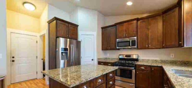 Spacious kitchen featuring wooden cabinets, granite countertops, and stainless steel appliances., tags: küchen mit - pexel